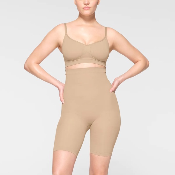 SKIMS Other - SKIMS SEAMLESS SCULPT HIGH WAISTED ABOVE THE KNEE SHORTS CLAY SHAPEWEAR SIZE S/M